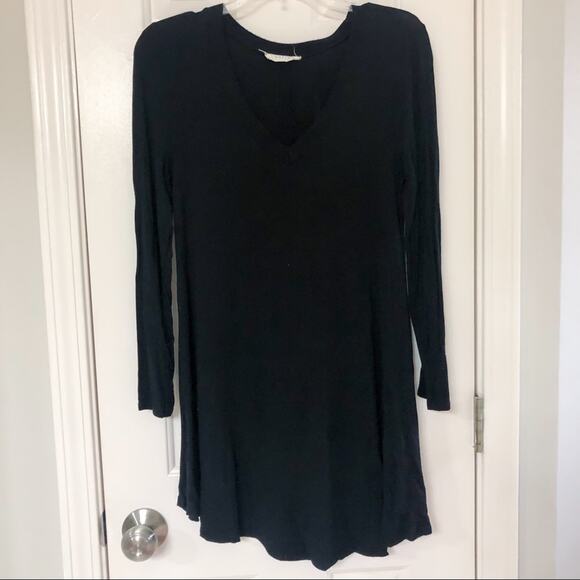 ENTRO • Long Sleeve Basic Black V-Neck Dress - Picture 1 of 6
